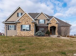 3310 Crow Lake Dr, Bettendorf, IA 52722