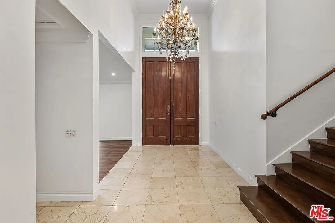 5 bed, 5.5 bath, 3833 sqft, $15,900 — Photo 4