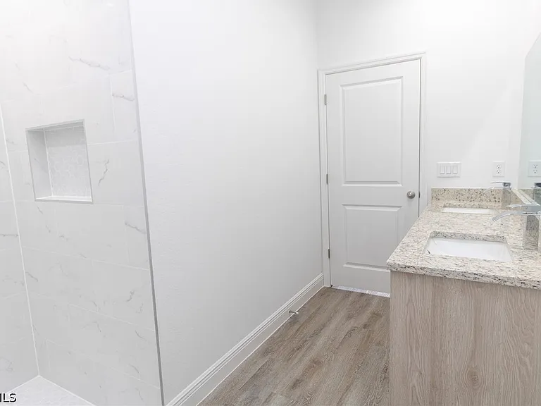 1217 Cellini St E — Photo 22