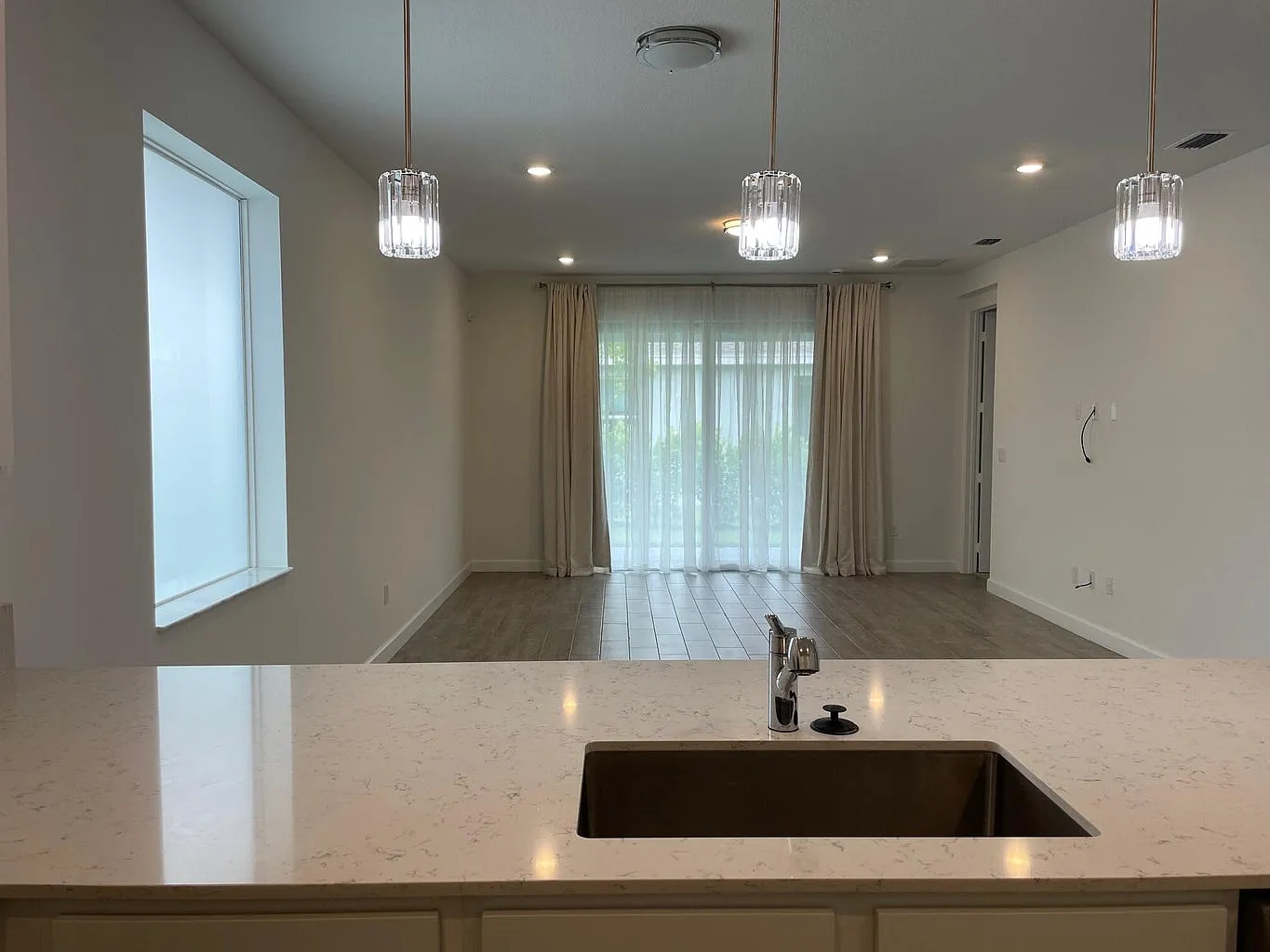 2 bed, 1410 sqft, $3,600 — Photo 4
