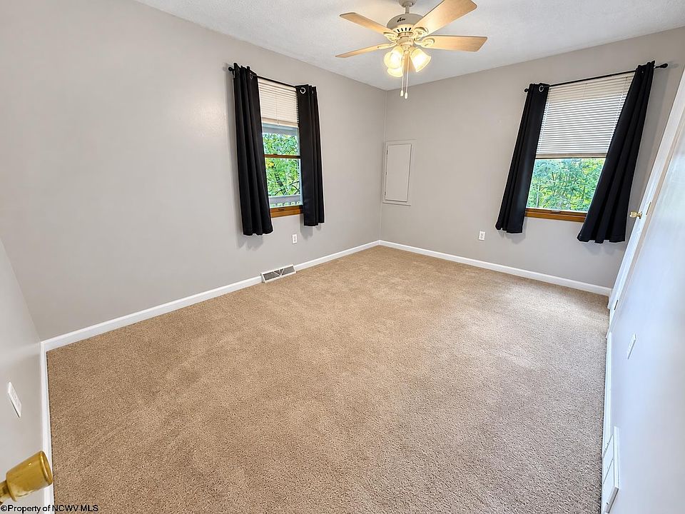28th image of 13 Silver Maple Ln