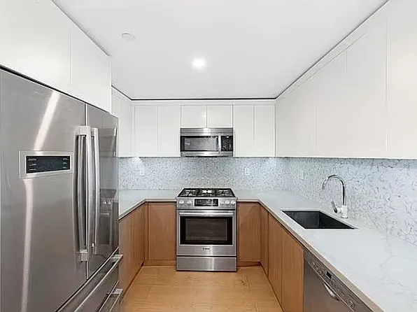 2128 Ocean Avenue image 7 of 19