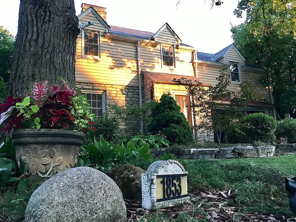 1853 Tewksbury Rd photo 1