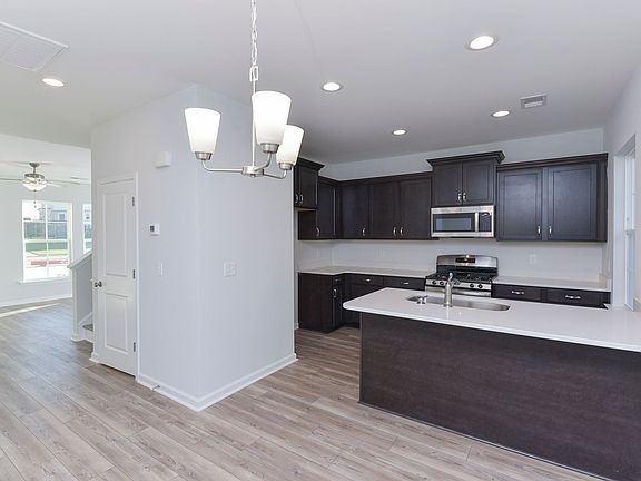 4th image of 187 Northwood St