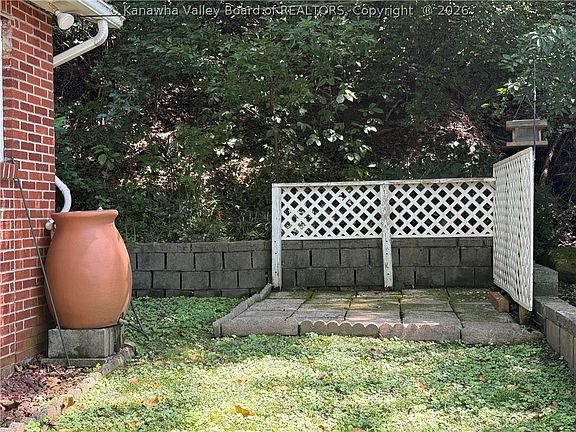 5th image of 169 Court St