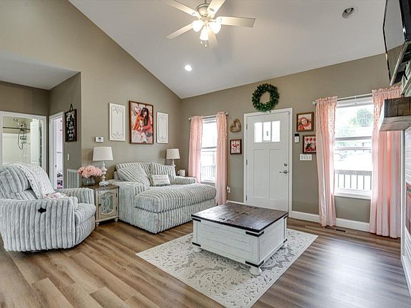 5th image of 165 Rena Dr