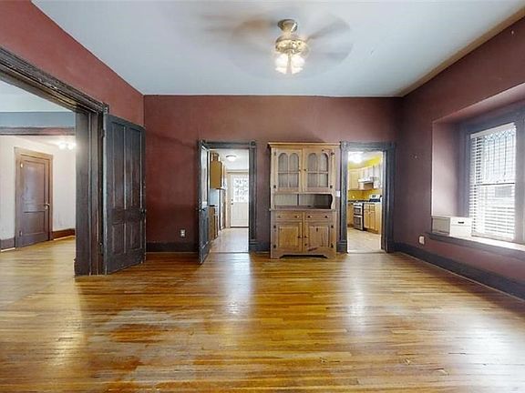 2nd image of 607 W Maple Ave