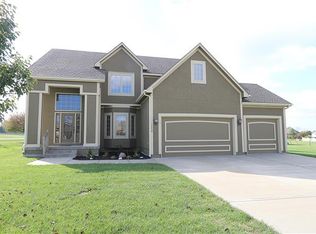 1608 SW Deer Run Trl, Oak Grove, MO 64075