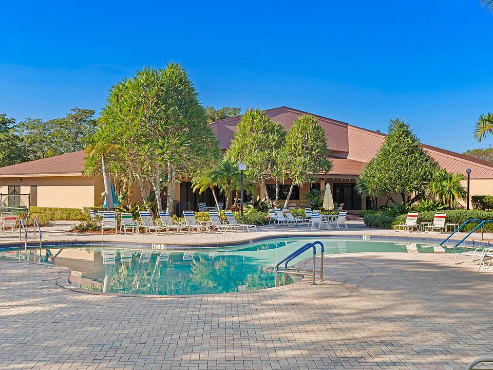 2nd image of 2255 Lindell Boulevard #4108