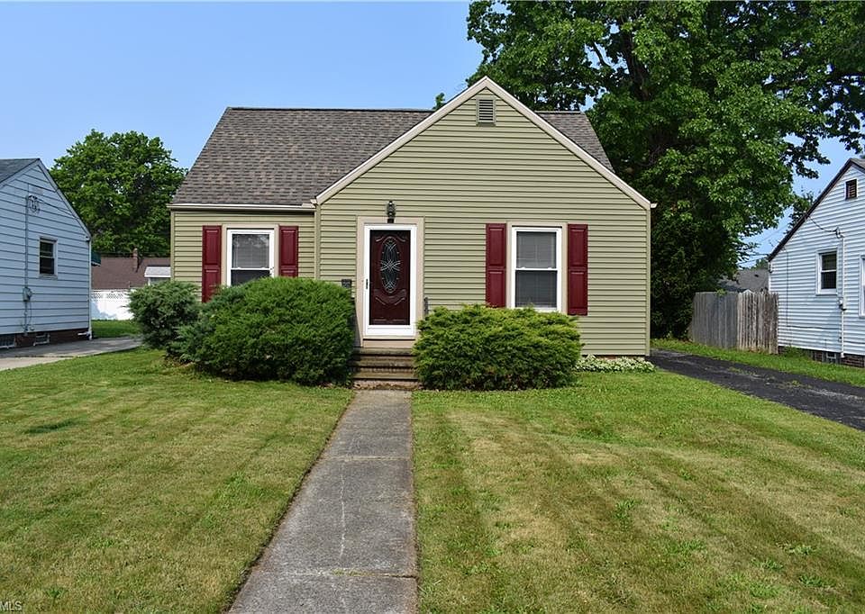 1st image of 740 E 260th St