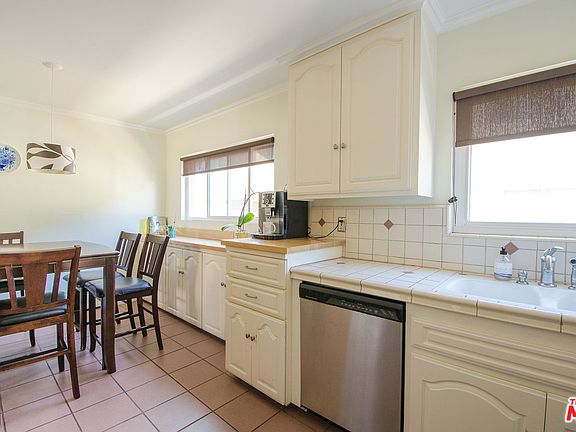 3rd image of 5215 Sepulveda Blvd Unit 4B