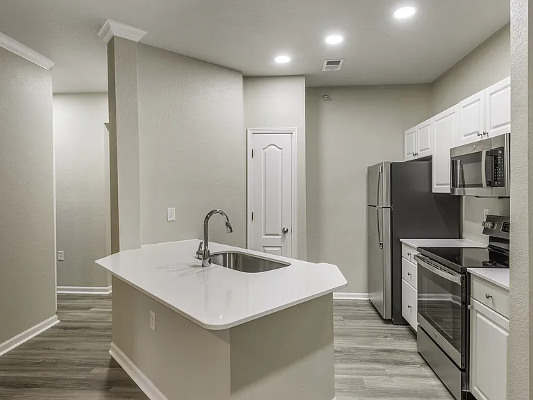 Lantern Woods Apartments — Photo 16