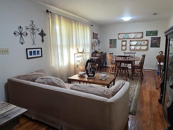 5th image of 124 3rd St