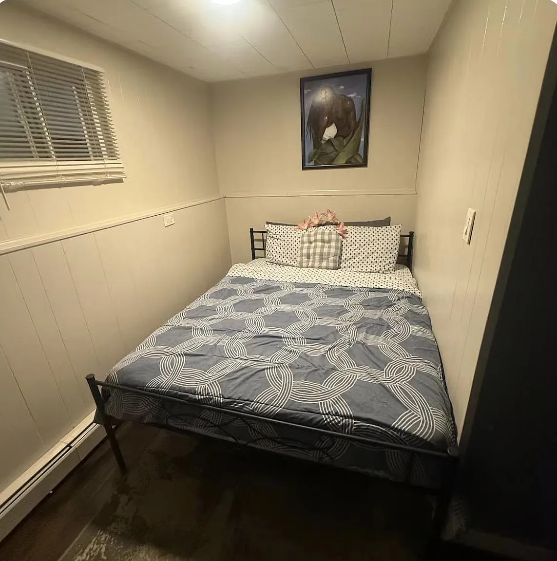 2 bed, 1.0 bath, 2500 sqft, $1,819 — Photo 1