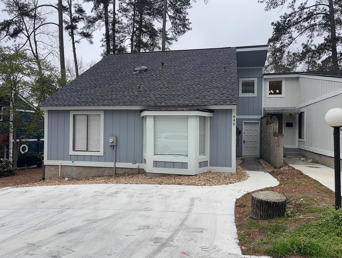 Building Photo - 646 Center Court Dr