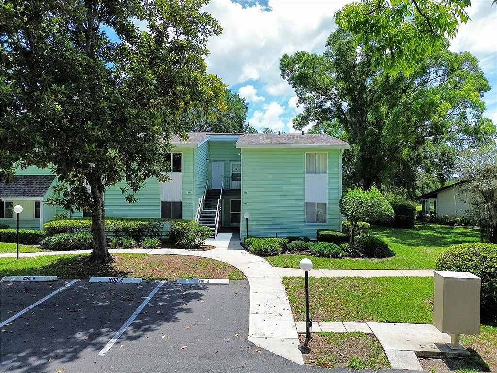 2 bed, 1.5 bath, 1054 sqft, $1,500 — Photo 2