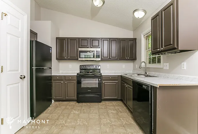 1215 Liriope Ln — Photo 7