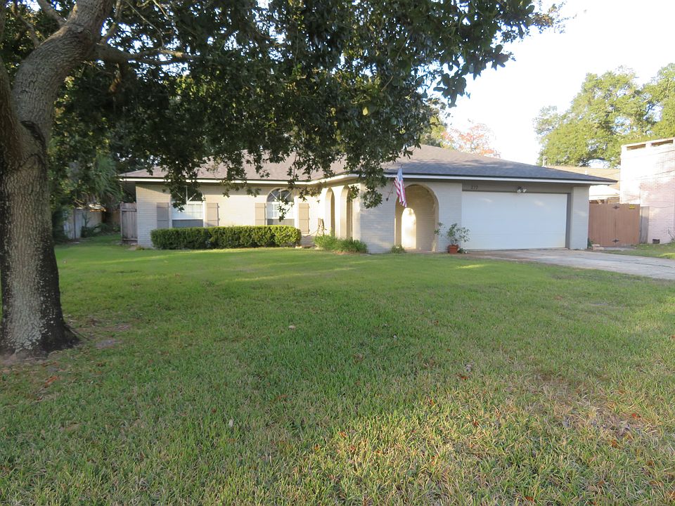 1st image of 210 Norwich Dr