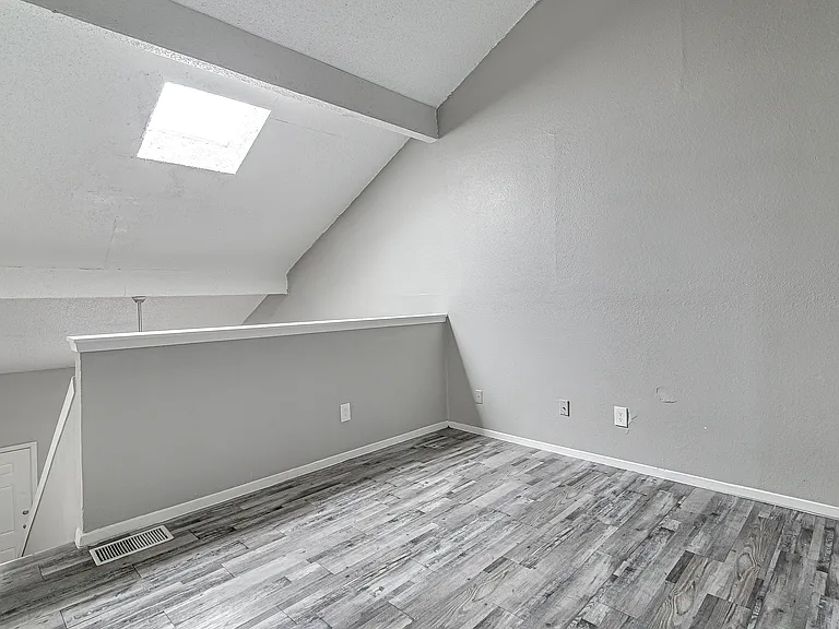 Sam Maverick Apartments — Photo 5