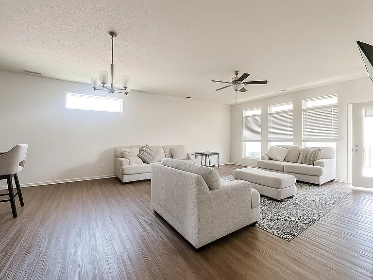 1099 Confidence Dr — Photo 3