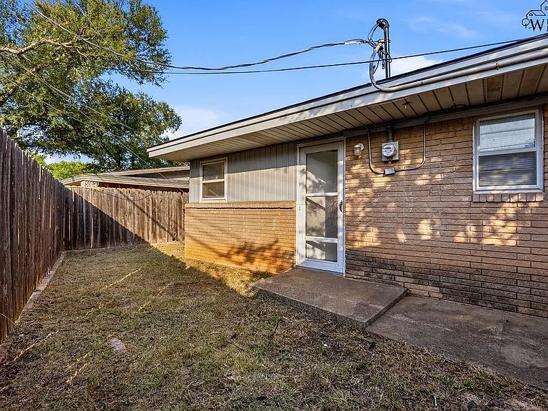 4202 Meadowbrook Dr — Photo 20