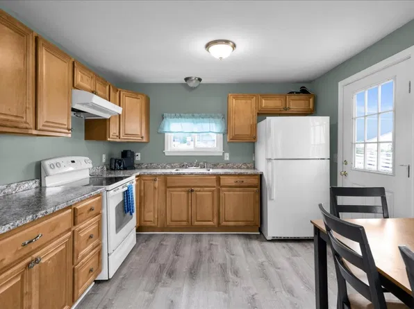 735 Us Hwy 1 #2, Hancock, ME 04640