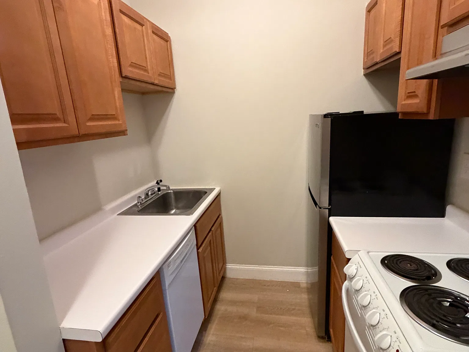 2 bed, 1.0 bath, $3,260 — Photo 2