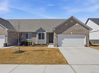 48325 Applegrove Ln, New Baltimore, MI