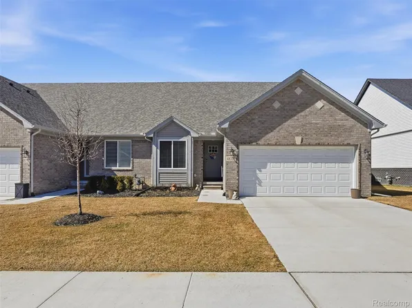 48325 Applegrove Ln, New Baltimore, MI 48051