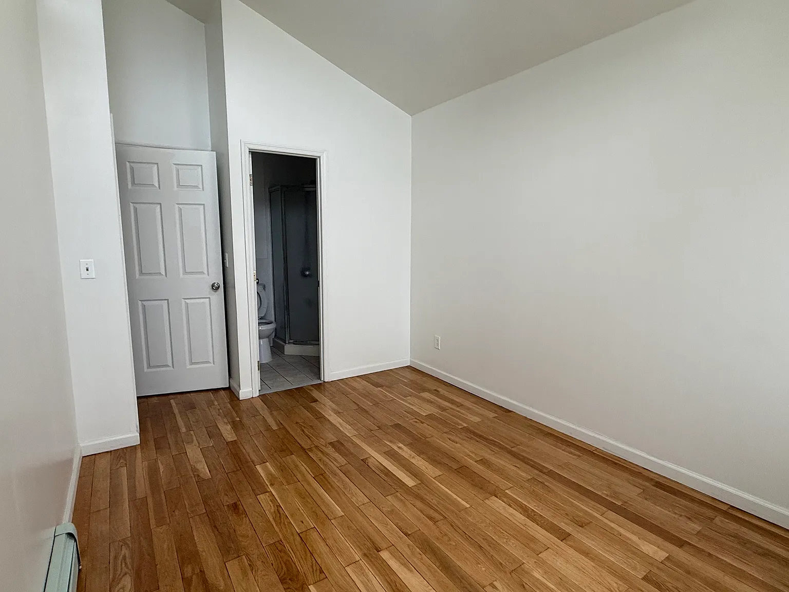 3103 Linden Pl — Photo 2