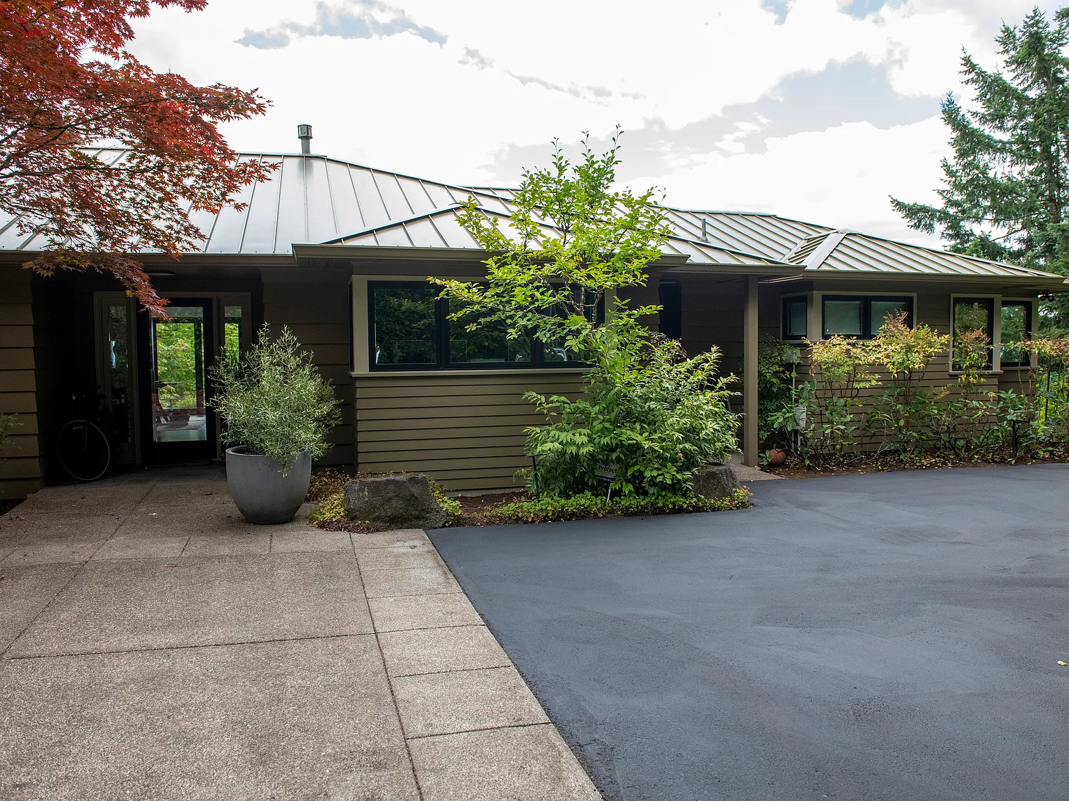 4 bed, 3883 sqft, $7,000 — Photo 4