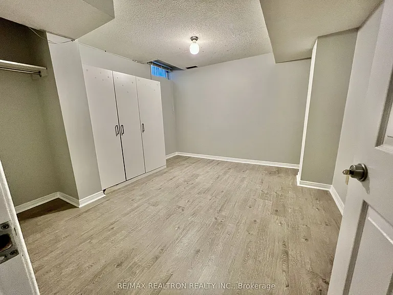 35 Soho Cres #BASEMENT — Photo 12