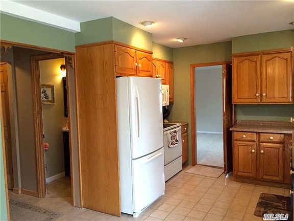 2nd image of 7 Royalston Ln