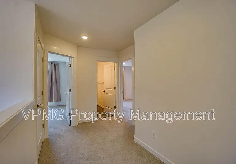 935 SE 36th St — Photo 23