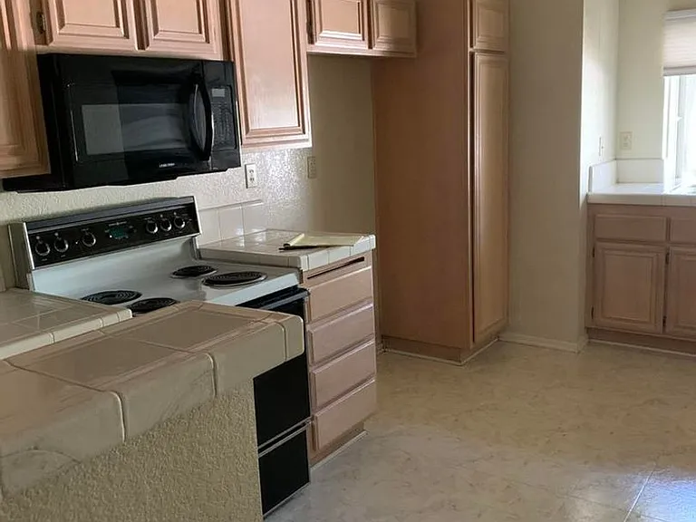 640 Indian Oak Ln #107 — Photo 4