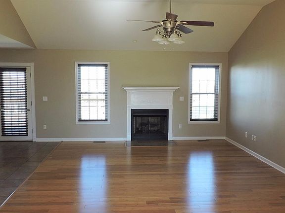 3rd image of 405 Sundown Ct
