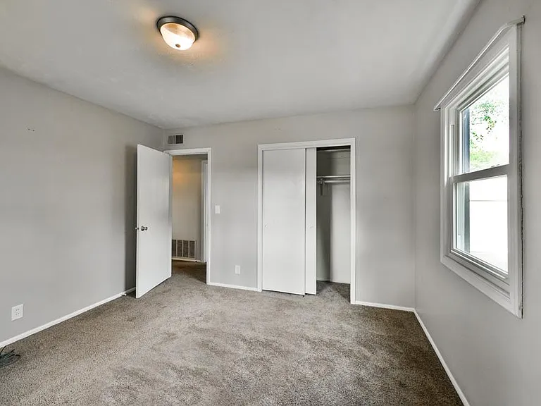 4954 S 143rd St — Photo 11