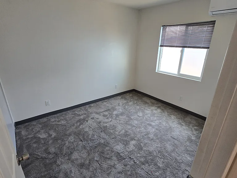 4861 La Rica Ave #B — Photo 10