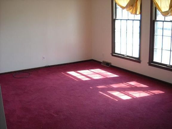 3rd image of 5924 Richmond Ave