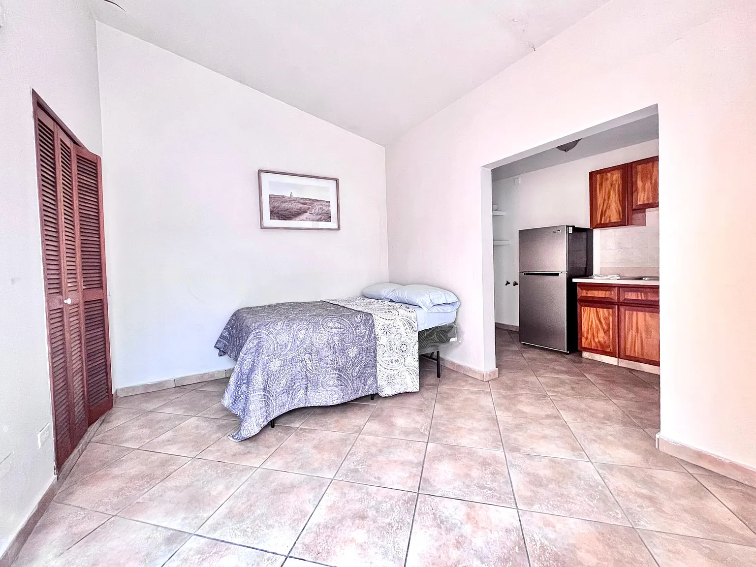755 Avelino Vicente — Photo 1