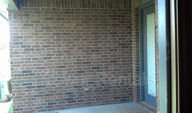 3400 Seguin — Photo 19