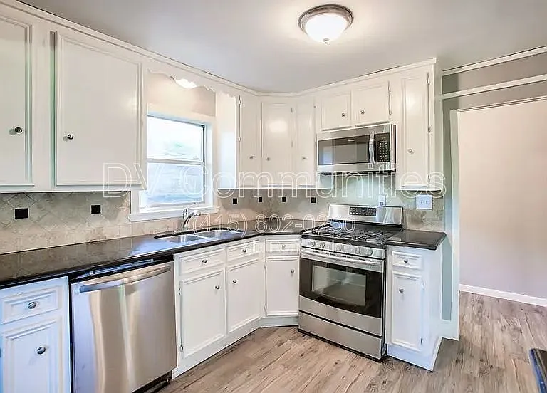 810 Charles Rd — Photo 4