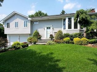 4 Sullivan Dr, Jericho, NY 11753