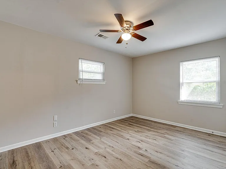 3810 Memphis Dr — Photo 16