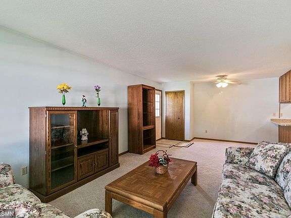 4th image of 2371 Grenadier Ave N
