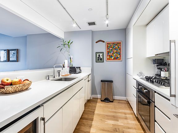 4th image of 50 Franklin St APT 7D