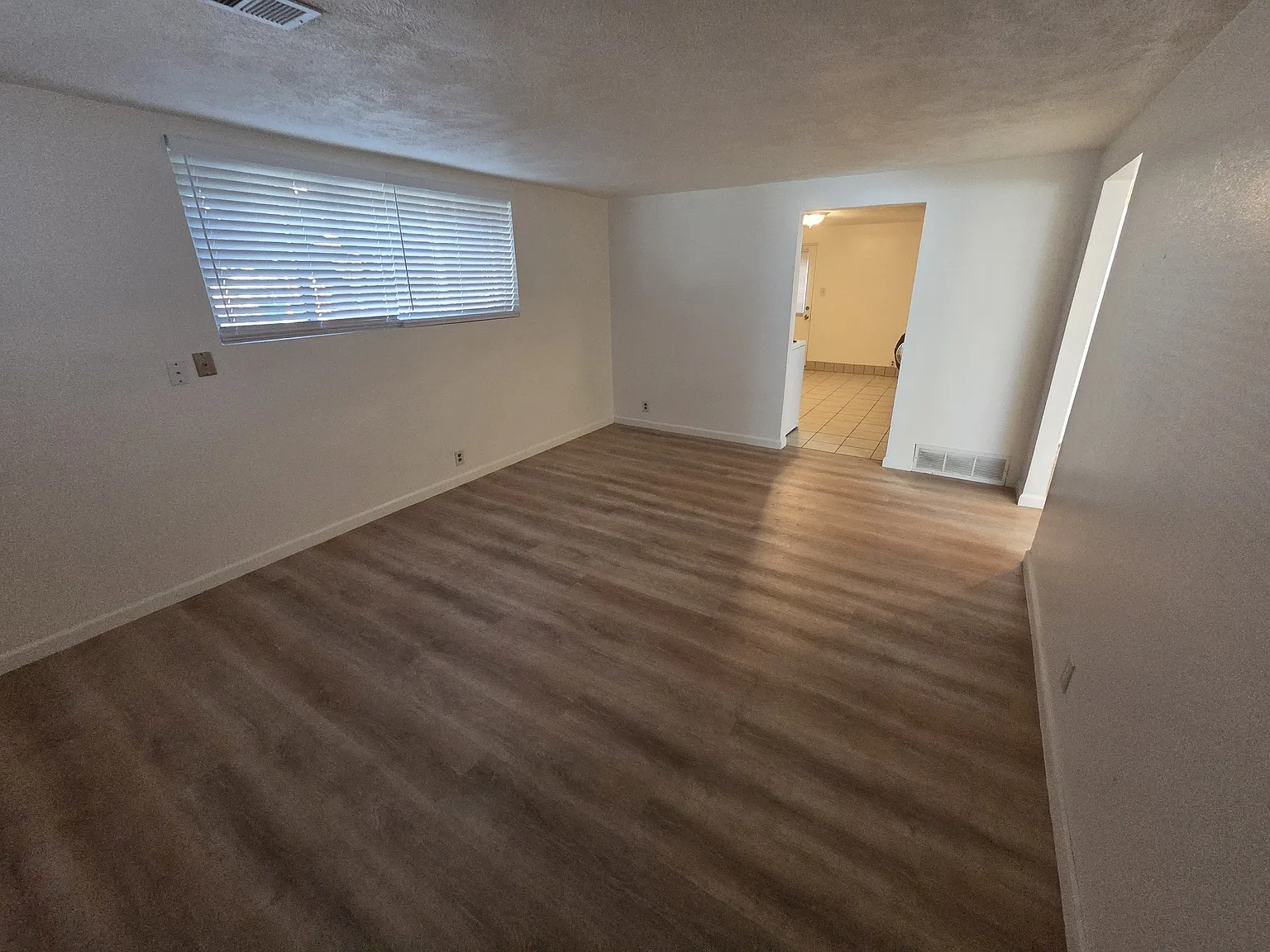 2 bed, 800 sqft, $1,600 — Photo 2