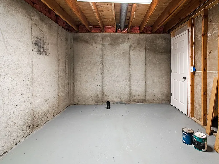 15704 Outlook St — Photo 39
