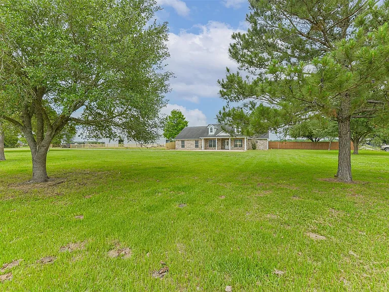 15320 Mound Rd — Photo 1