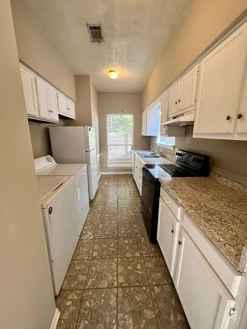 Must See 2 bedroom 2 bath Garden Home Duplex Brightside View Near LSU Available NOW! — Photo 1